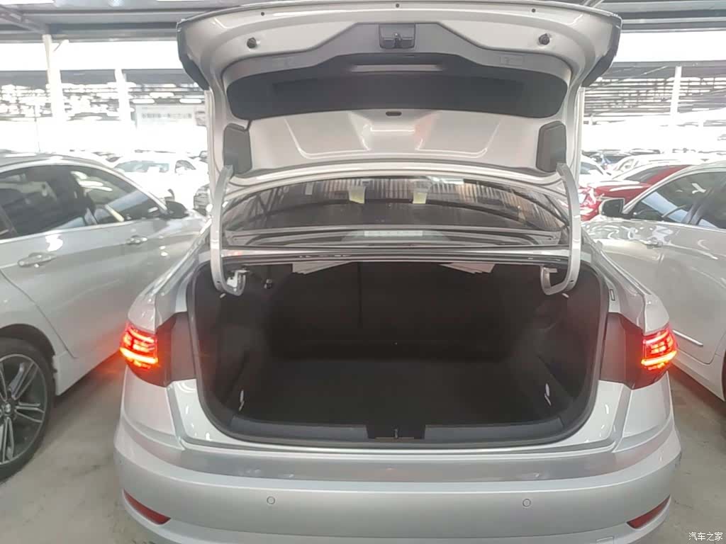 Volkswagen Sagitar, 2021 19