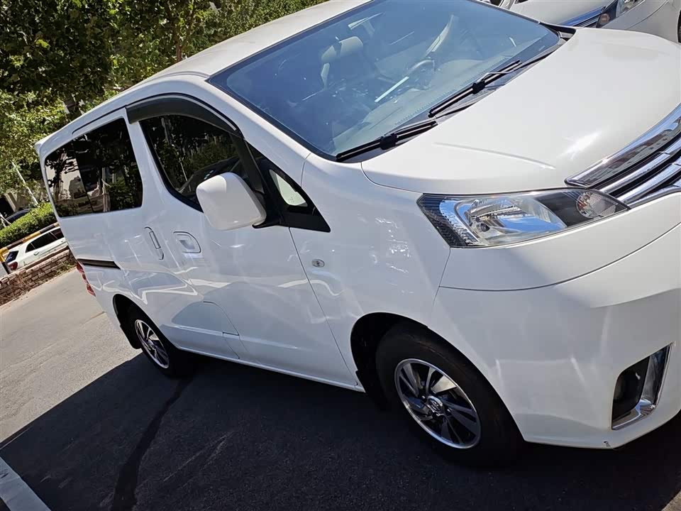 Nissan NV200