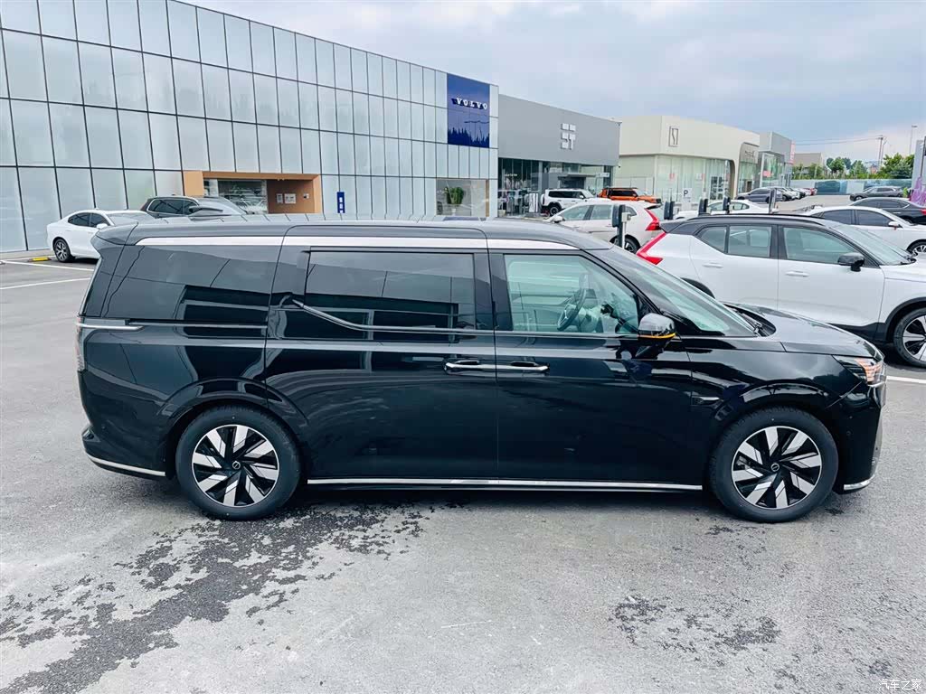 Volvo EM90, 2024 7