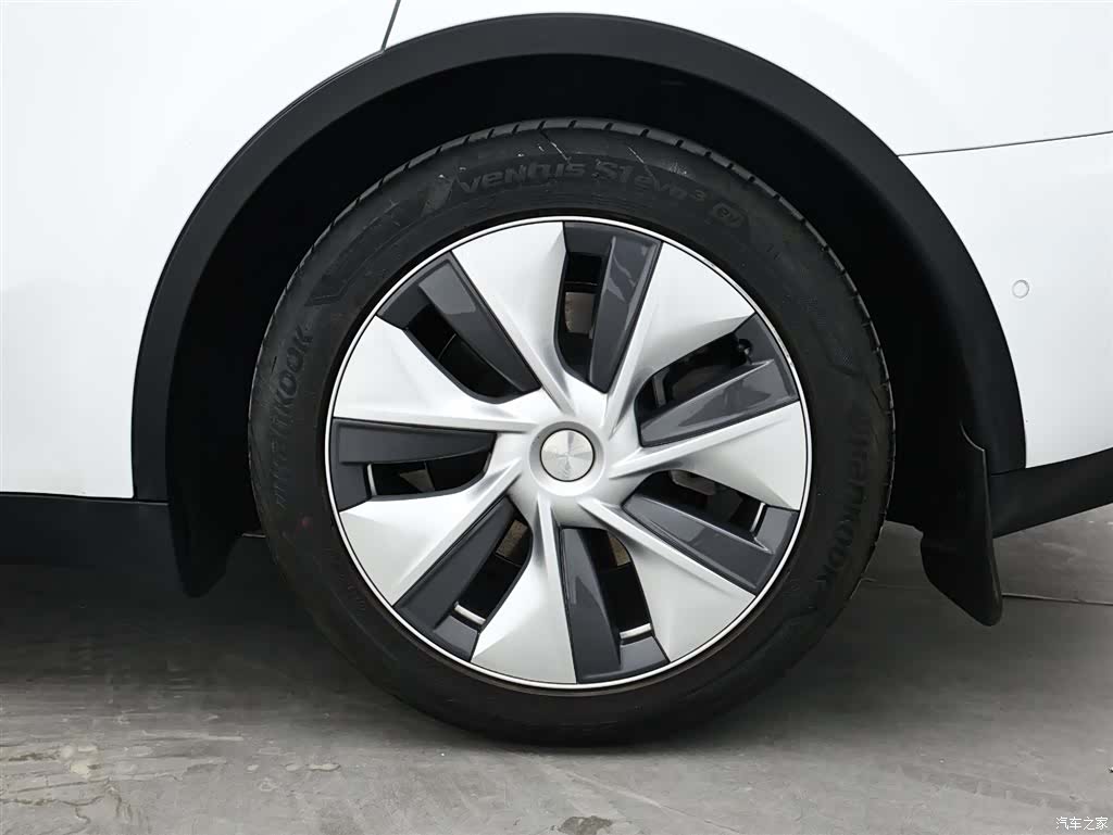 Tesla Model Y, 2023 10