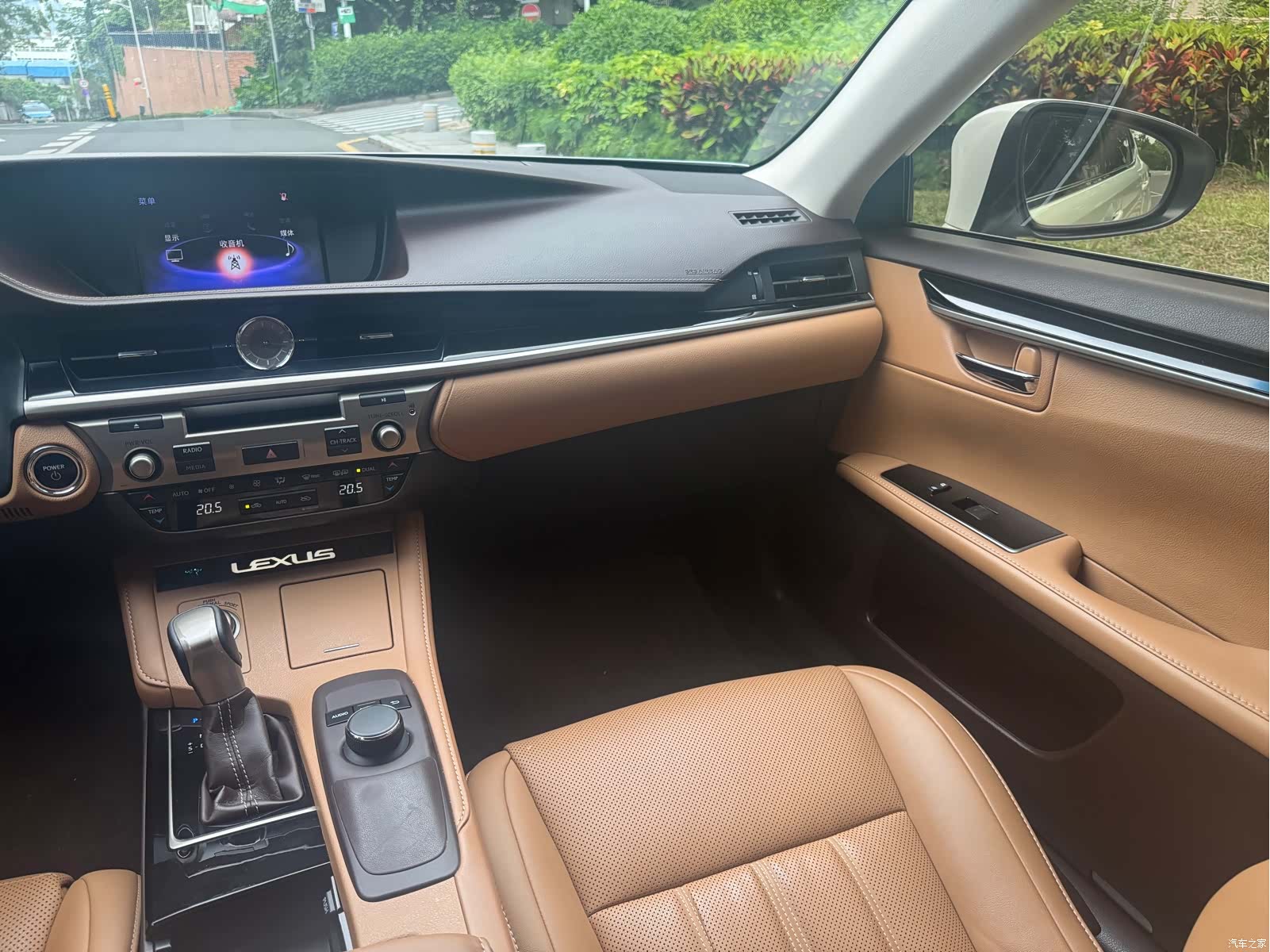 Lexus ES, 2018 13