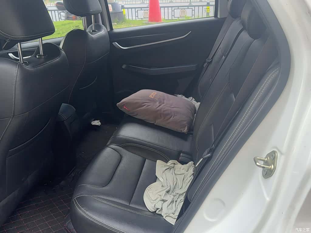 Geely EX3, 2022 13