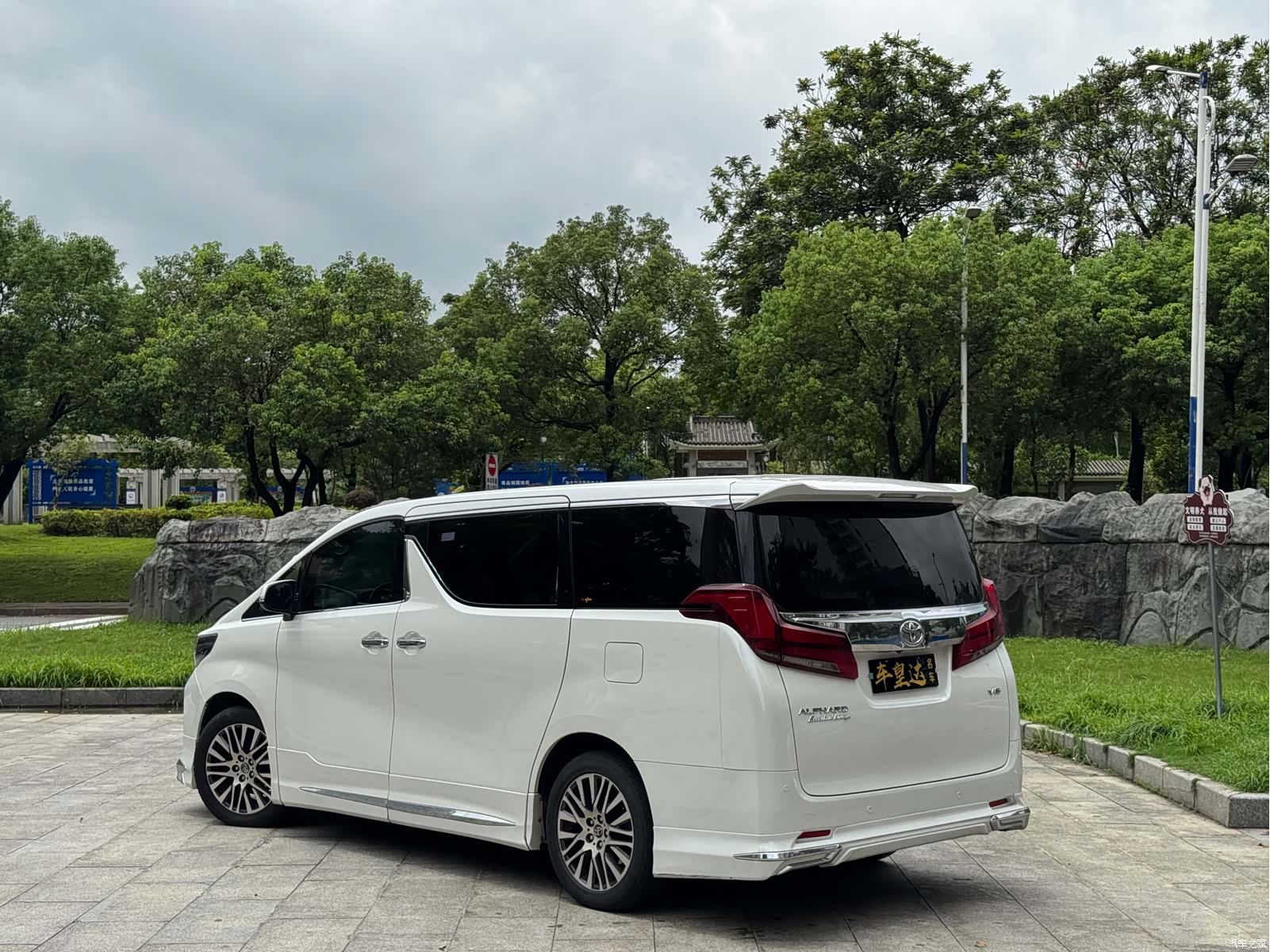 Toyota Alphard, 2016 4