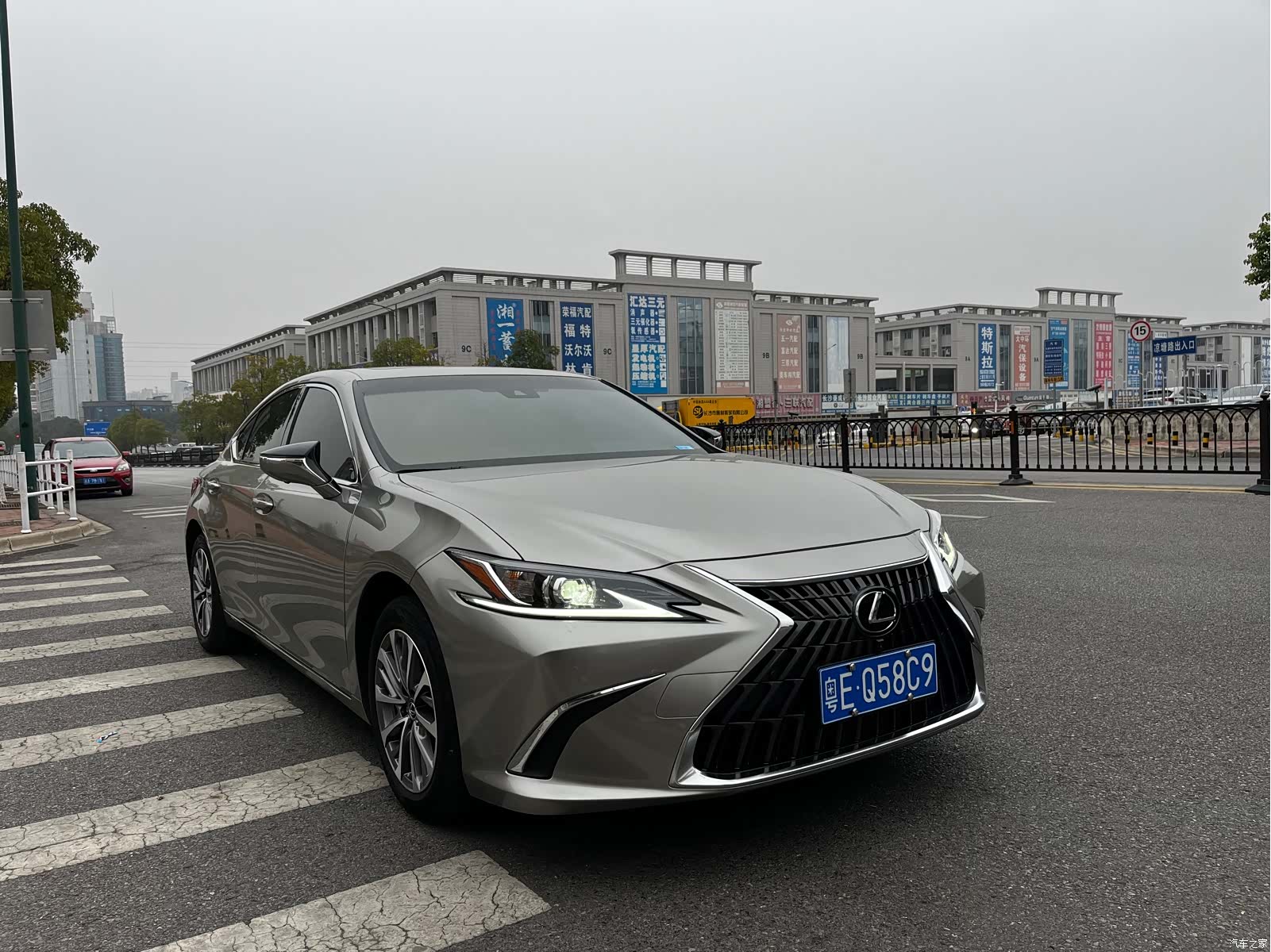 Lexus ES, 2023 1