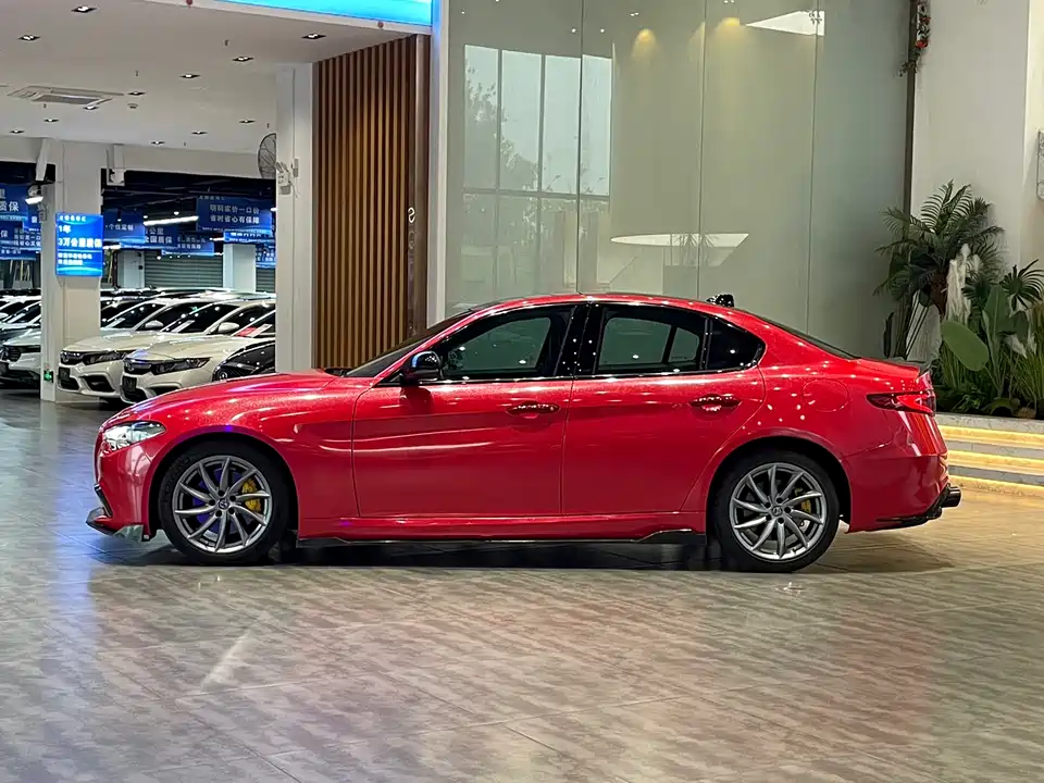 Alfa Romeo Giulia Alfa Romeo Giulia