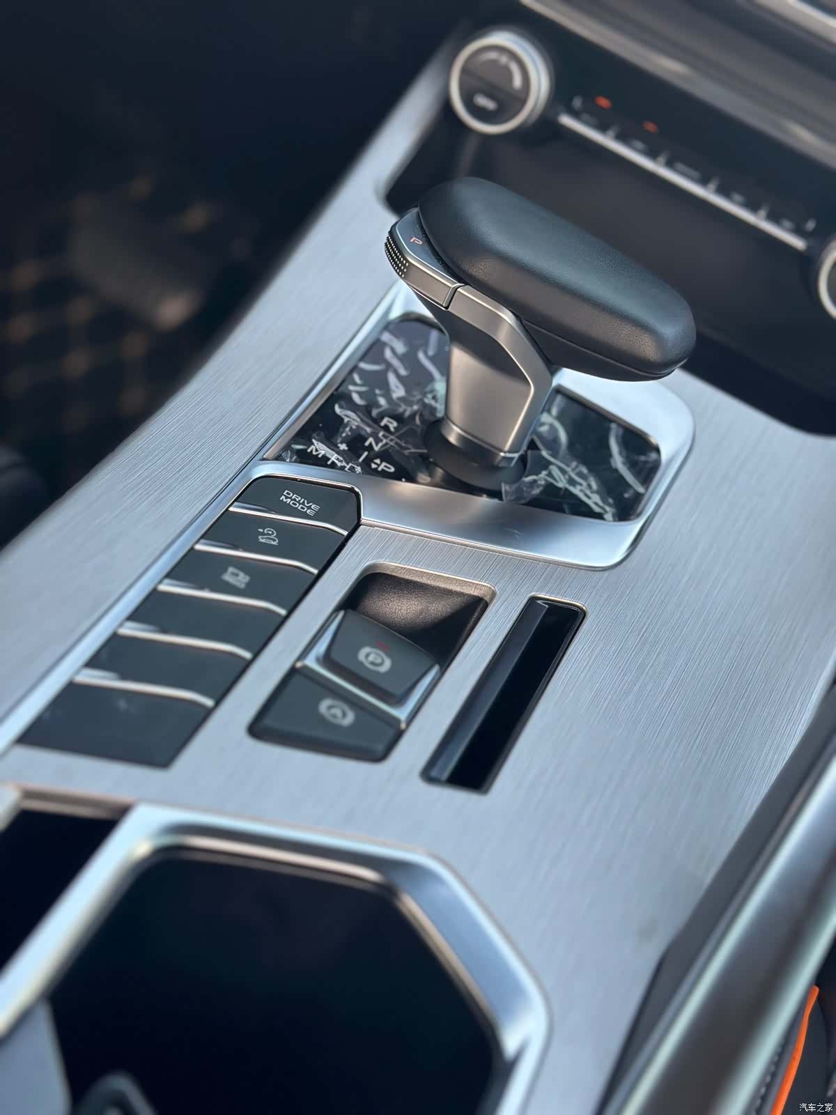 Geely Coolray, 2024 20