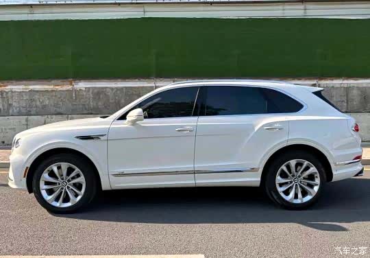 Bentley Bentayga, 2023 2