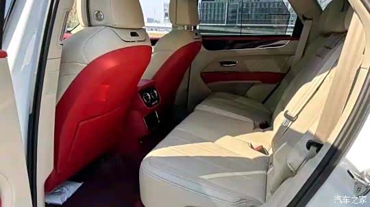 Bentley Bentayga, 2023 4