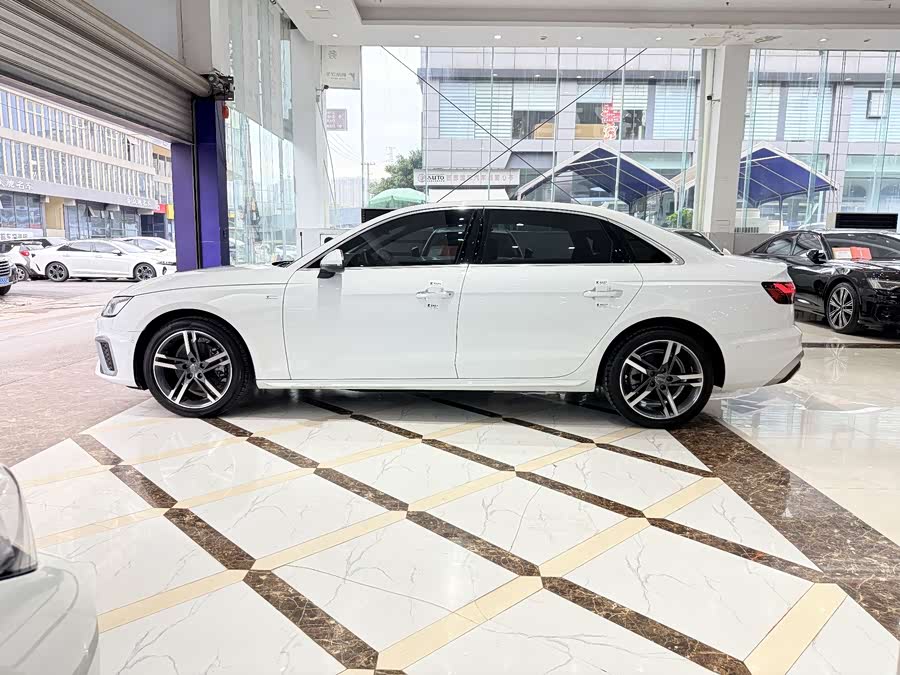 Audi A4L 2020, фото 14