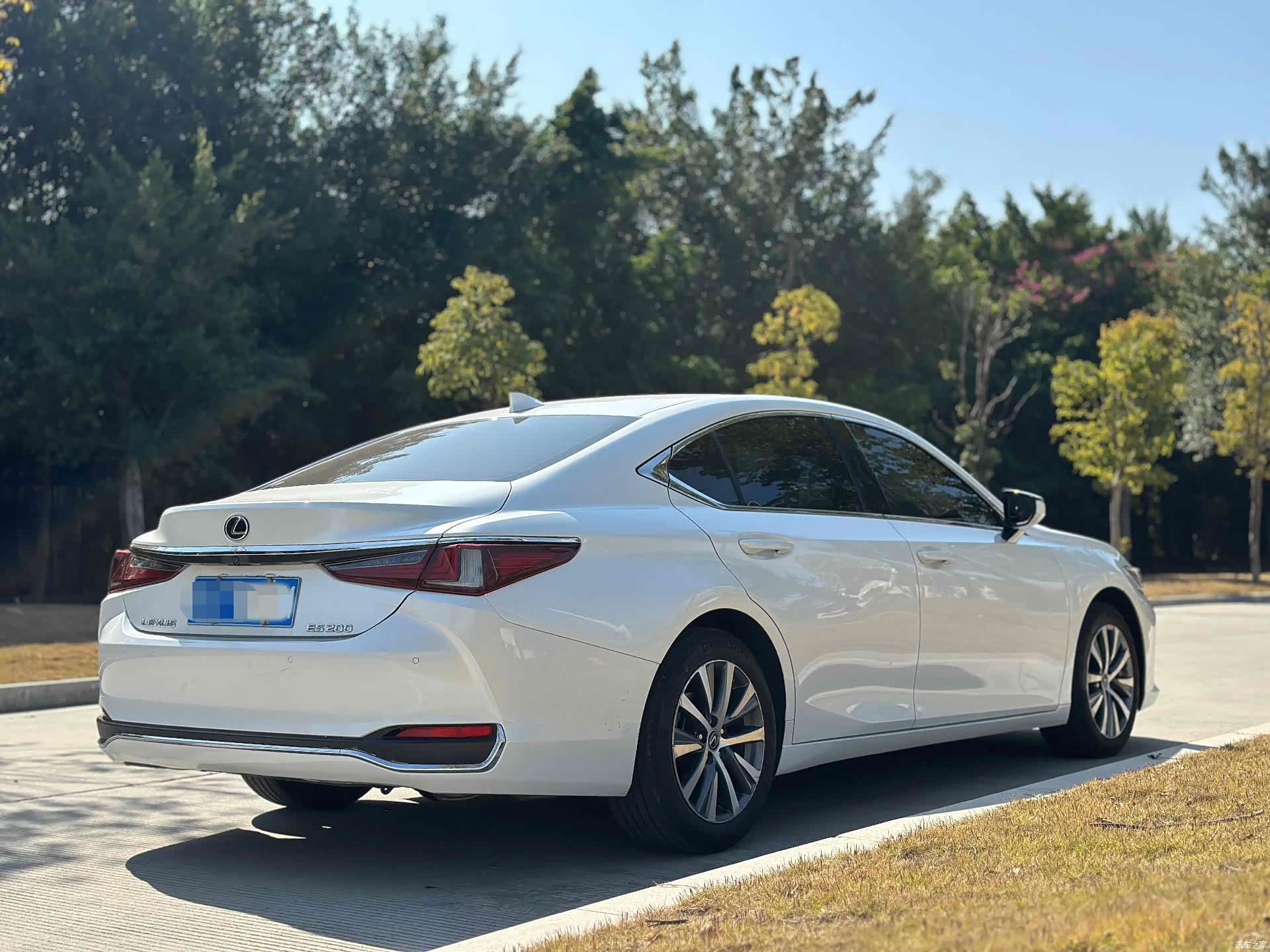 Lexus ES, 2020 4