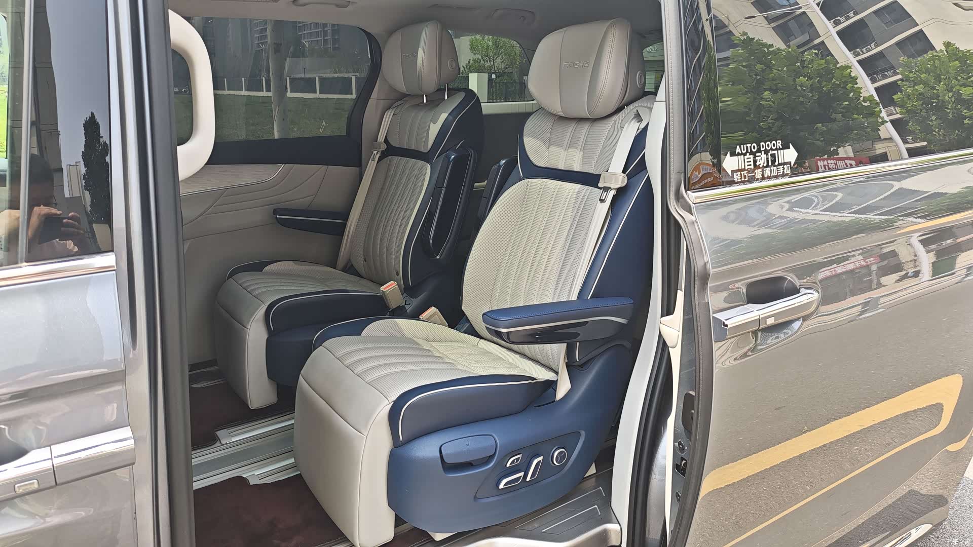 Roewe iMAX8, 2021 4