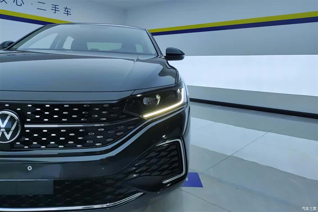 Volkswagen Passat, 2023 все фото