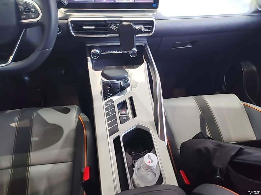 Geely Coolray, 2023 14