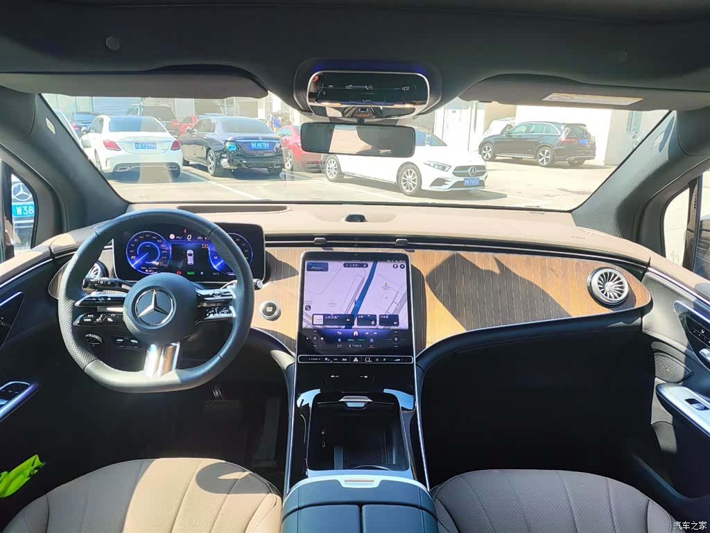 Mercedes-Benz EQE, 2025 15