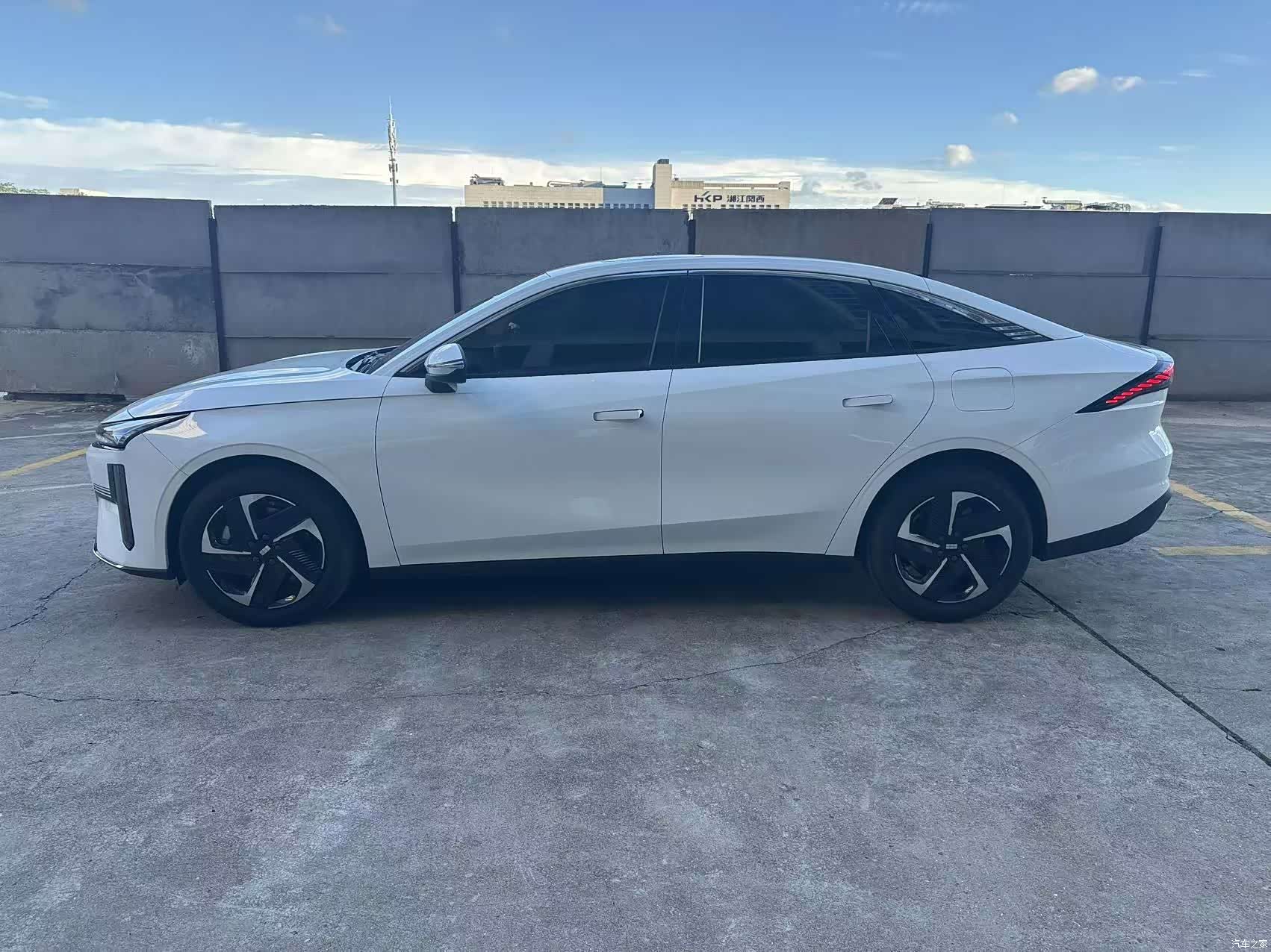 Geely Galaxy L6, 2024 10