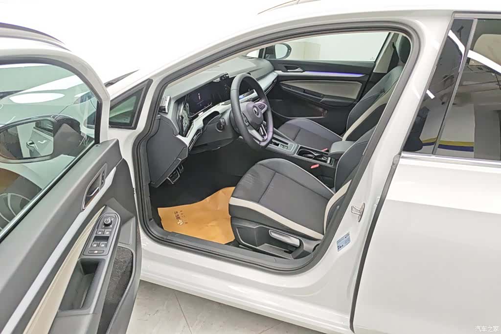 Volkswagen Golf, 2024 9