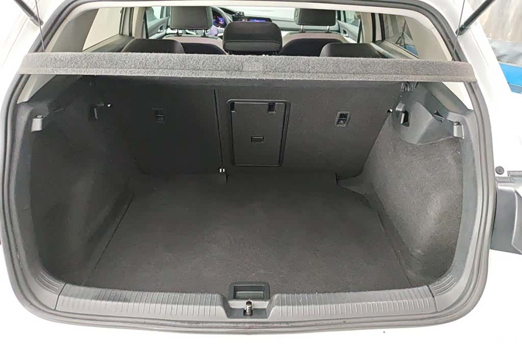 Volkswagen Golf, 2024 4