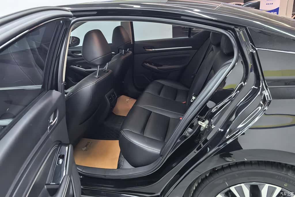 Nissan Teana, 2023 11