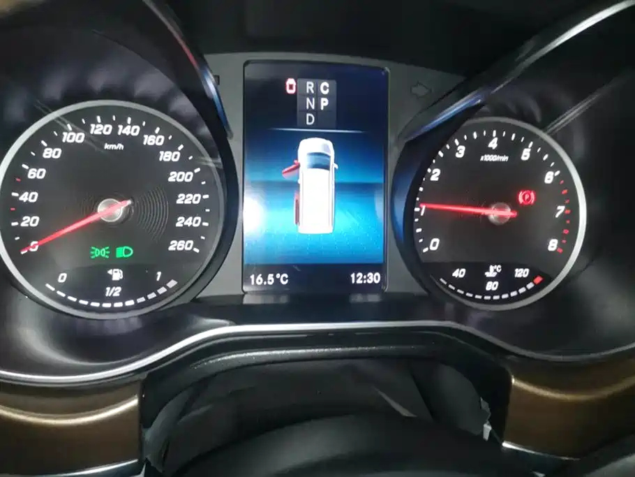 Mercedes-Benz V-class