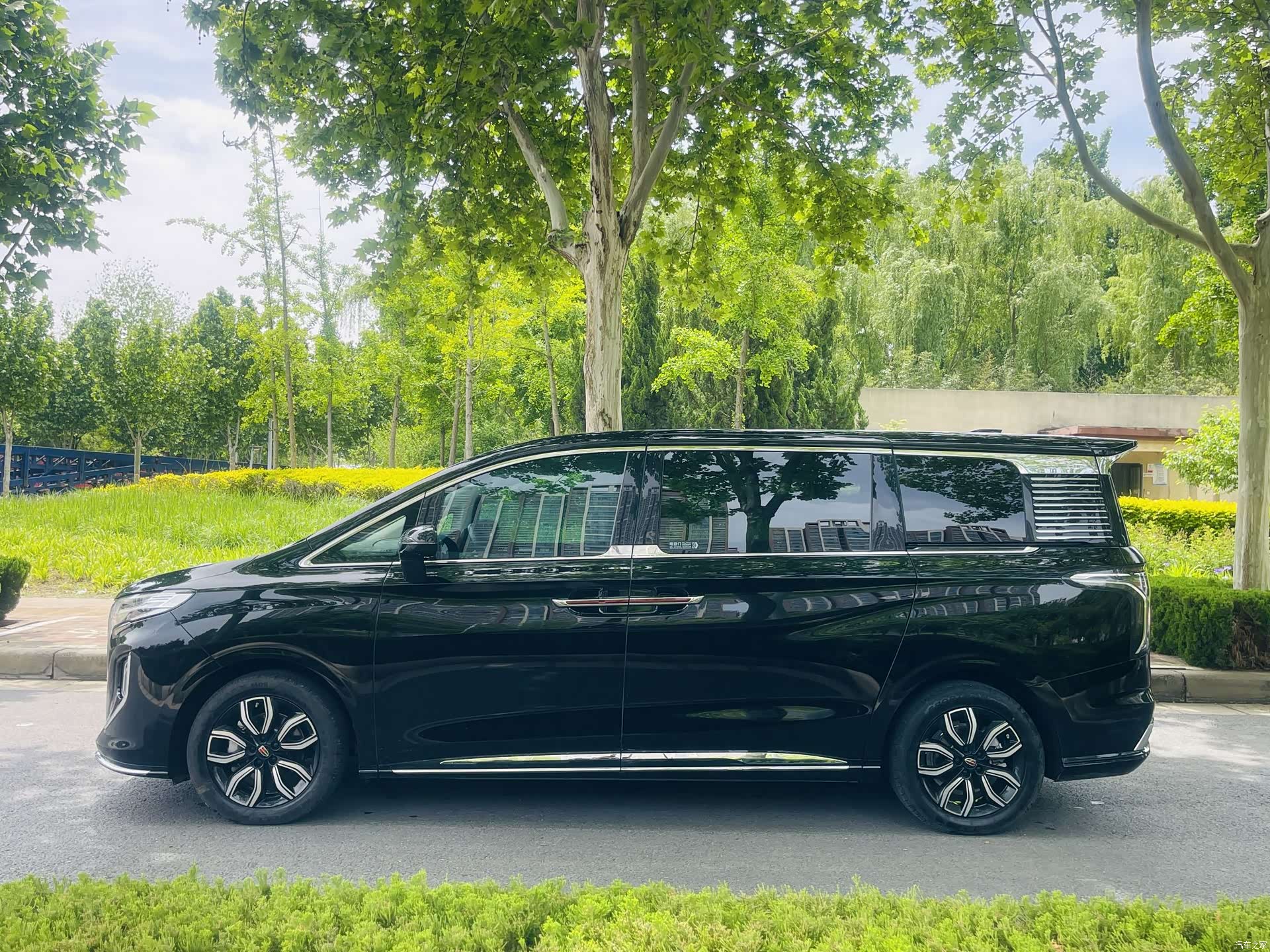 Hongqi HQ9, 2023 16