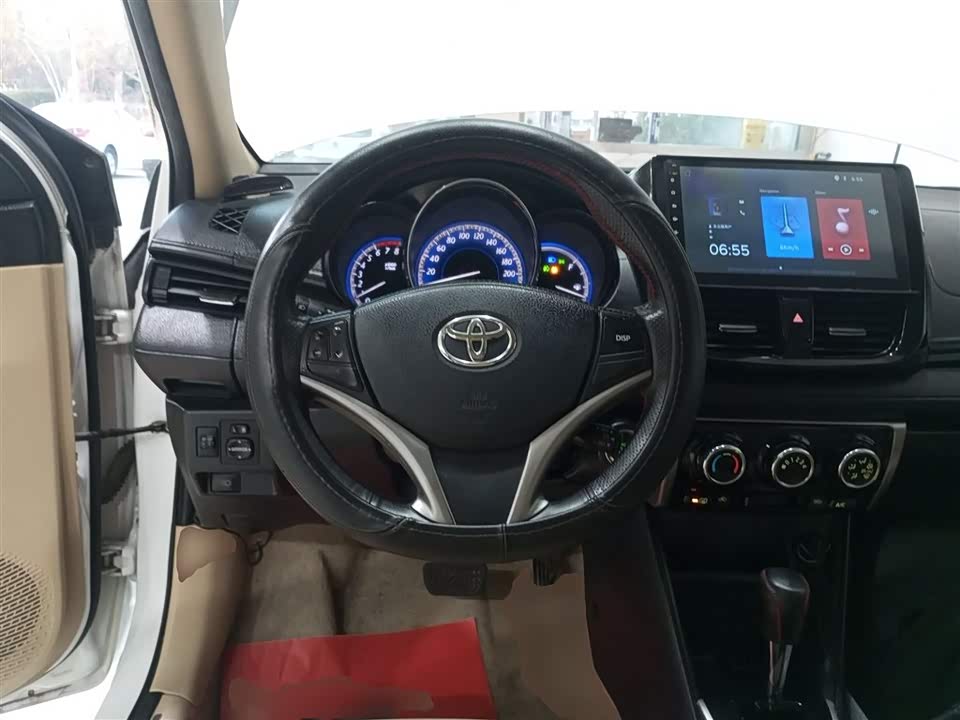 Toyota YARiS L to enjoy