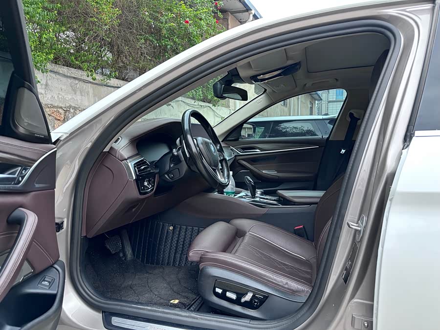 BMW 5 Series 2021, фото 7
