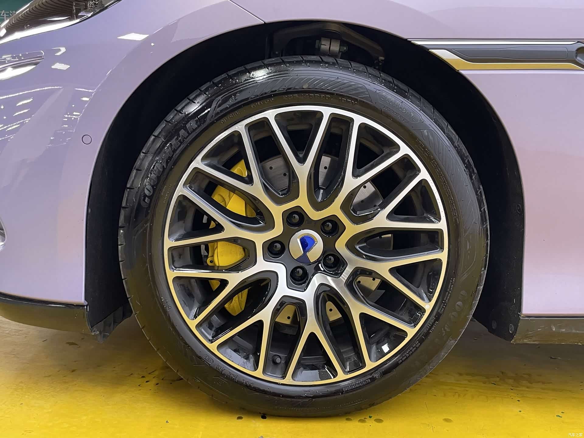 Denza Z9GT, 2026 10