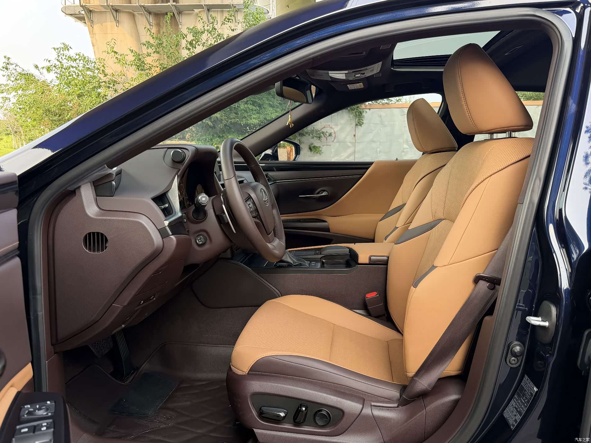 Lexus ES, 2021 4