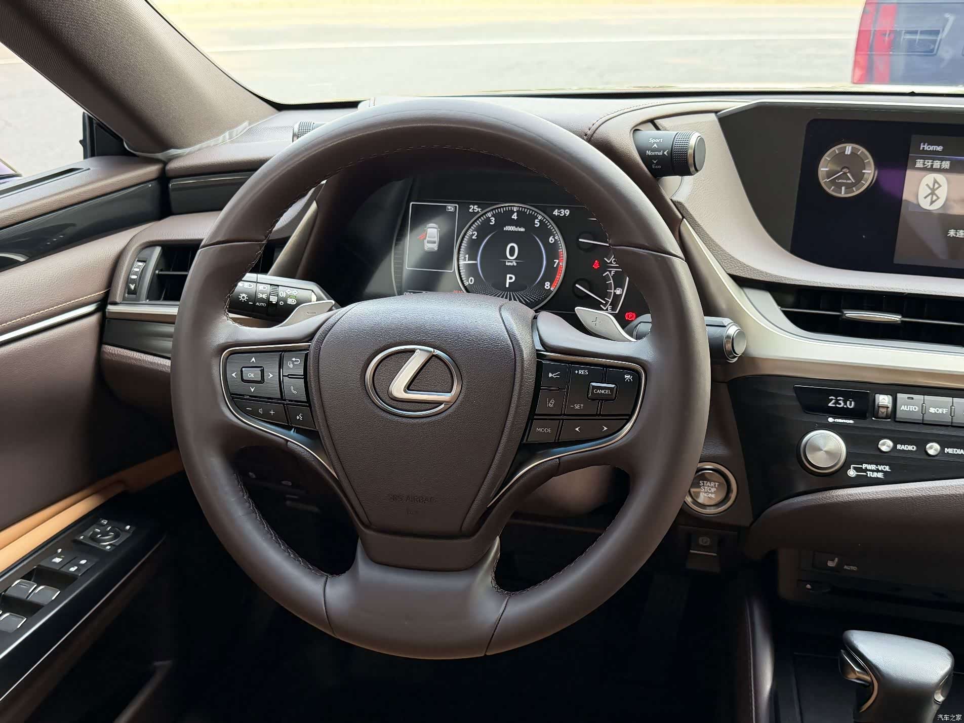 Lexus ES, 2021 все фото