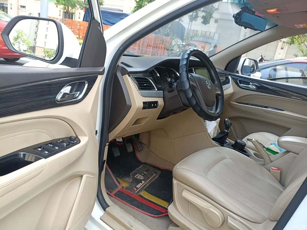 Wuling 730, 2015 17