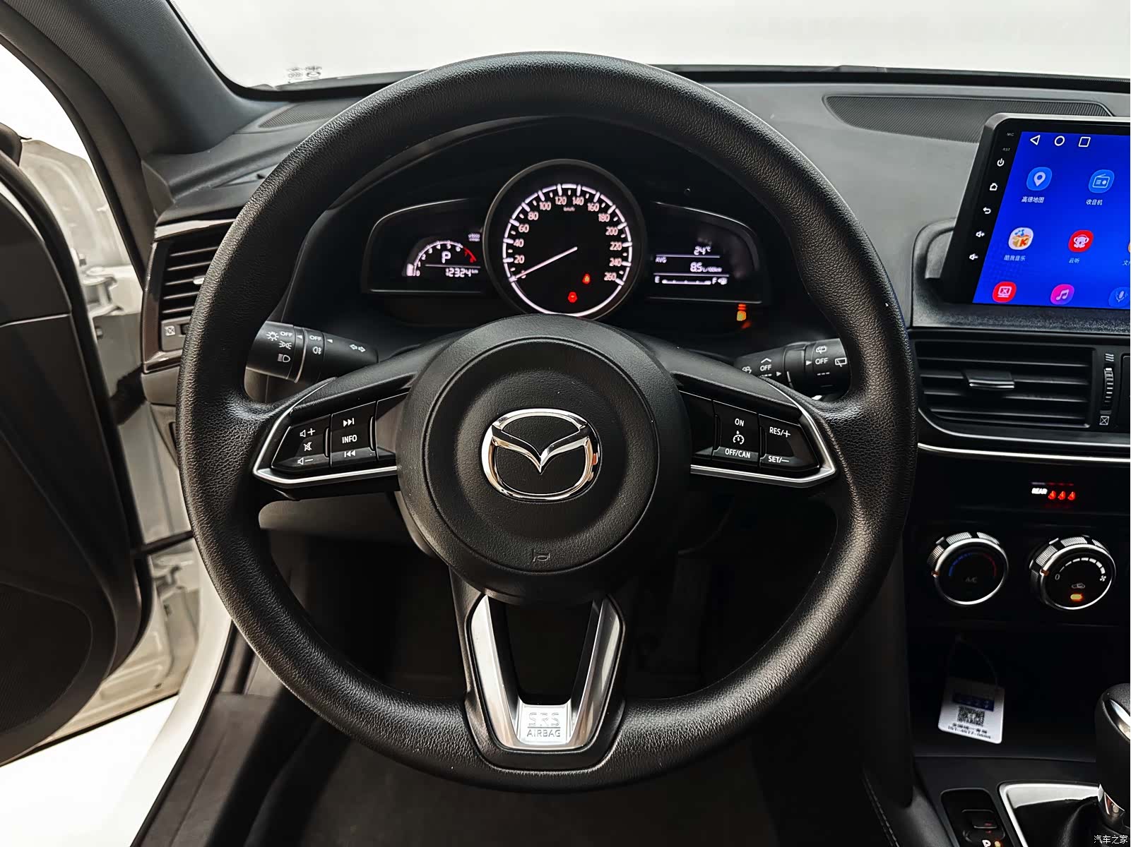 Mazda CX-4, 2023 18