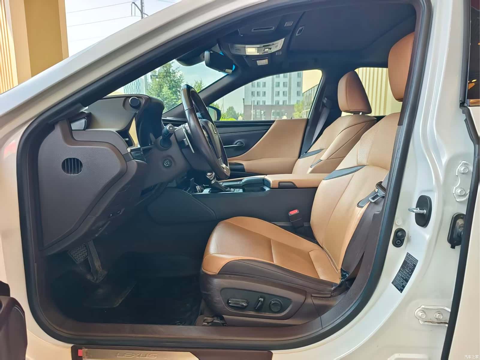 Lexus ES, 2020 3