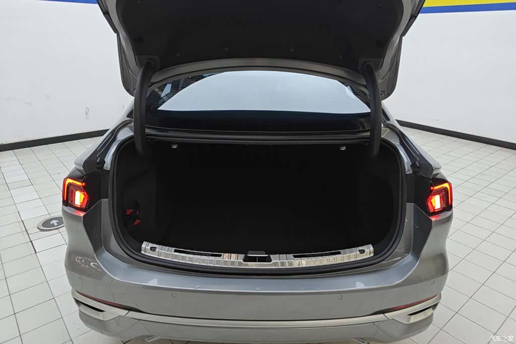 Ford Mondeo, 2023 4