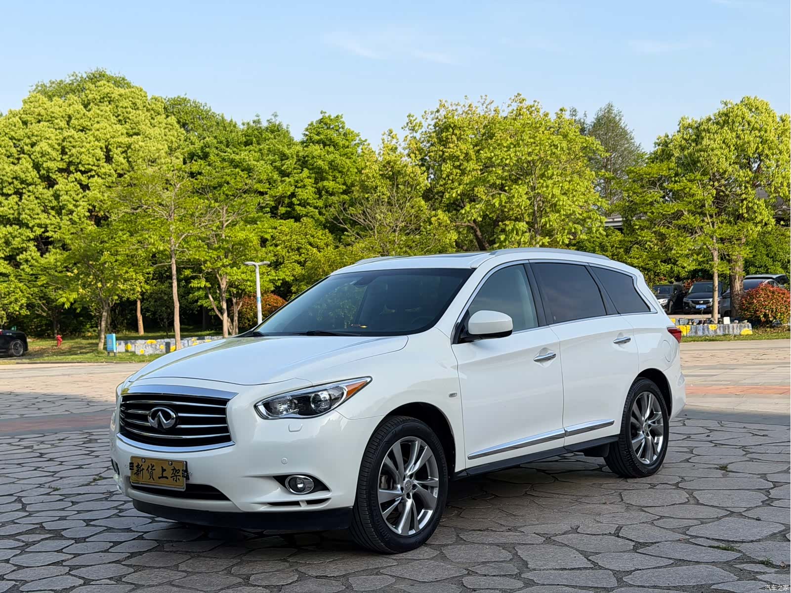 Infiniti JX35, 2015 10