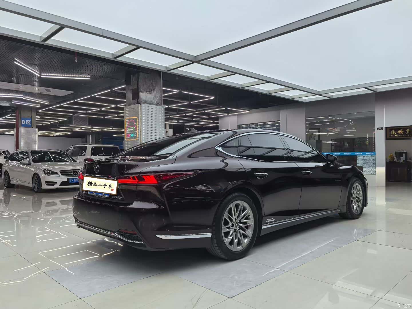 Lexus LS, 2023 3