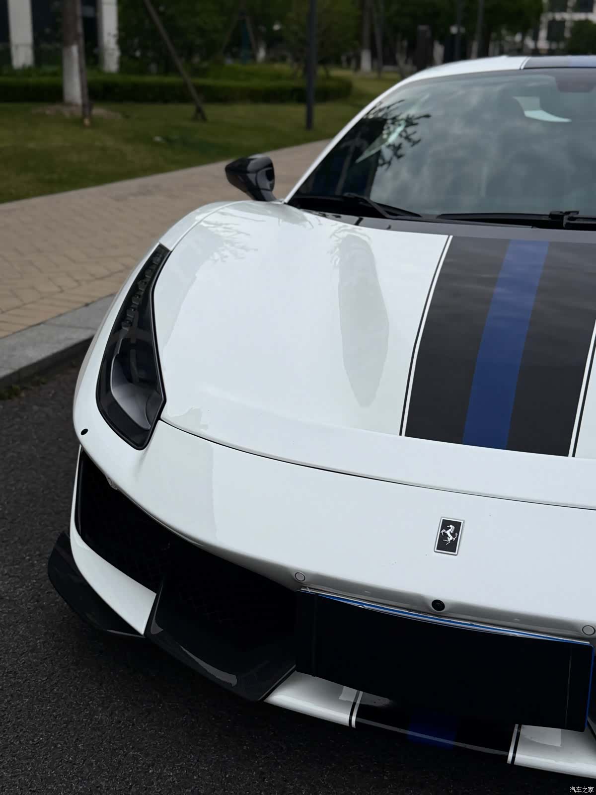Ferrari 488, 2016 9