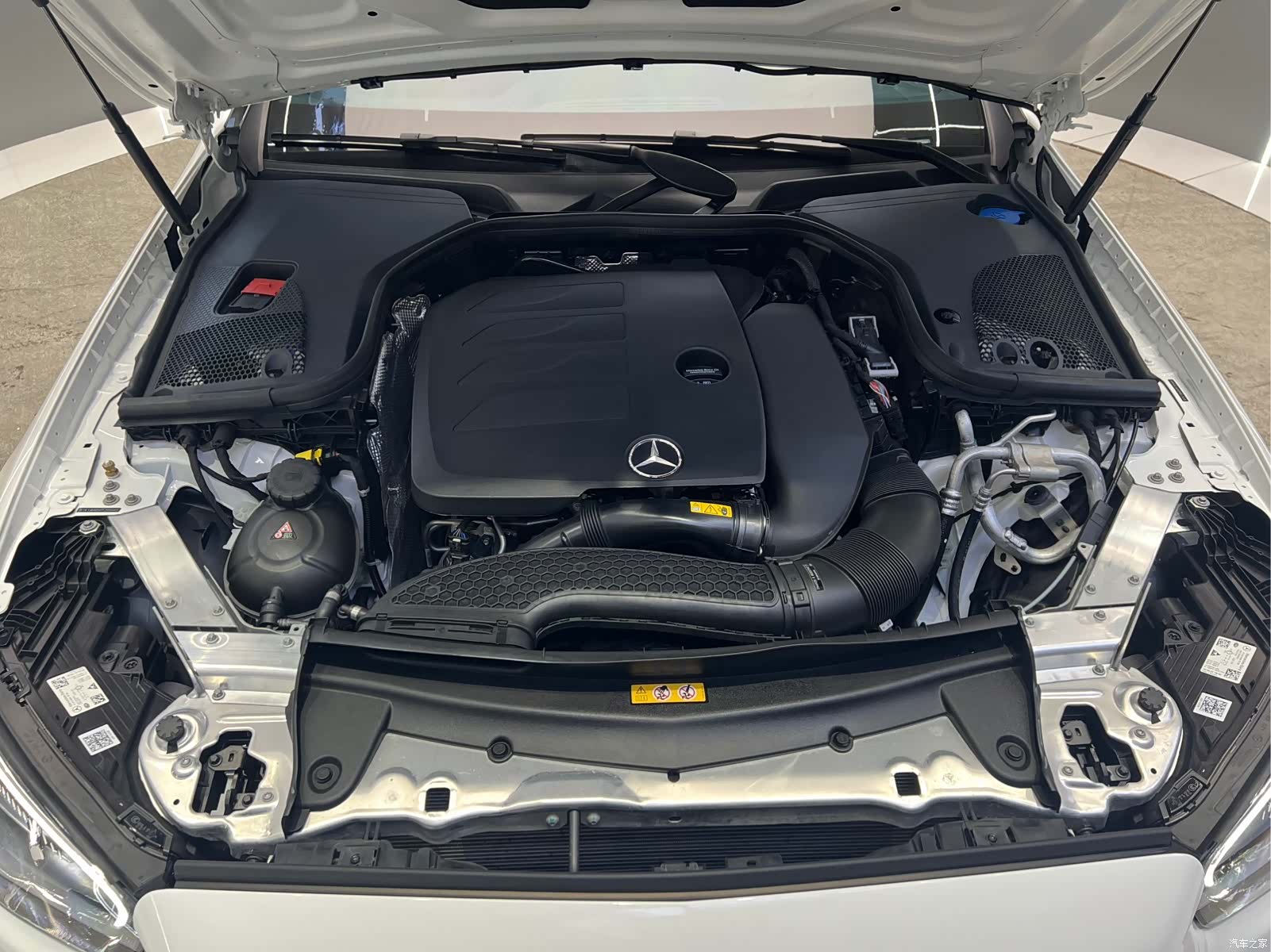 Mercedes-Benz E-Class, 2024 16