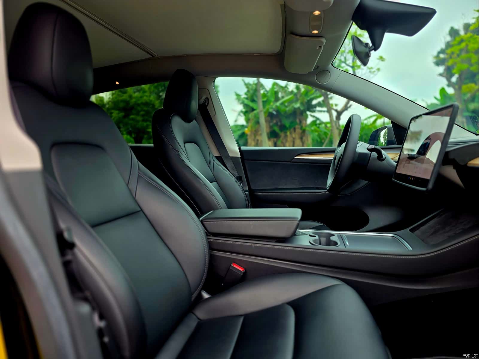 Tesla Model Y, 2023 все фото
