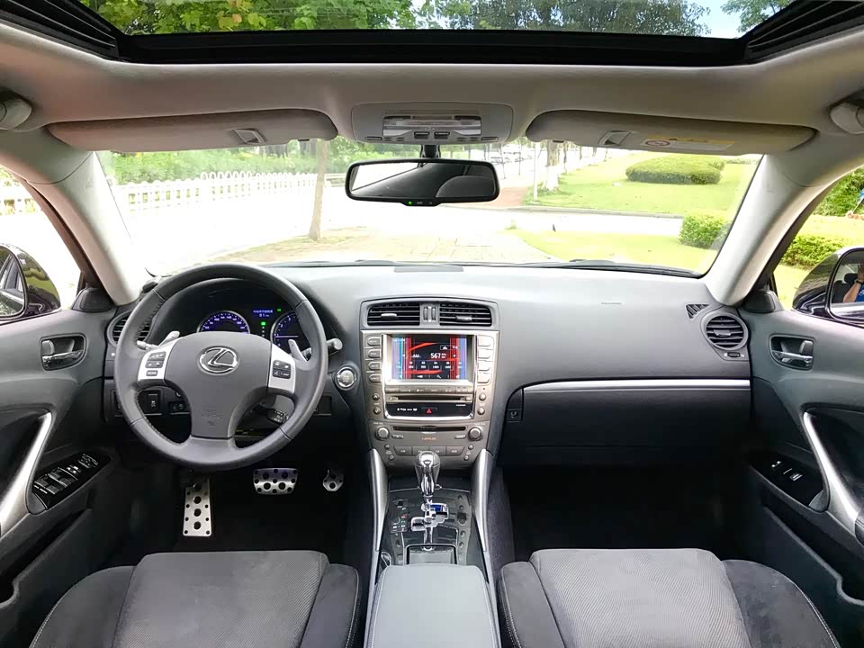 Lexus IS