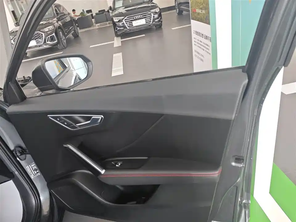 Audi Q2L