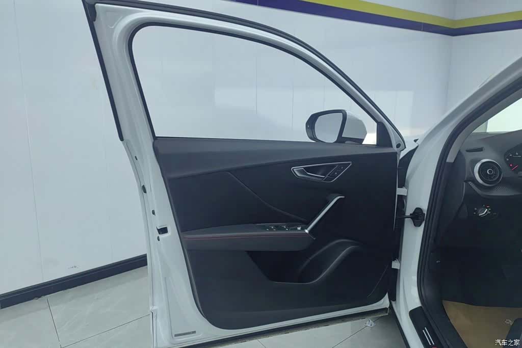 Audi Q2L, 2022 7