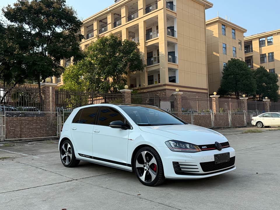 Volkswagen Golf GTI