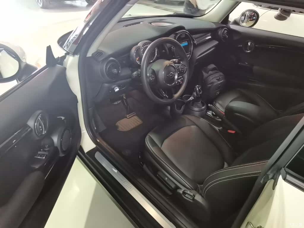 Mini ONE, 2018 16