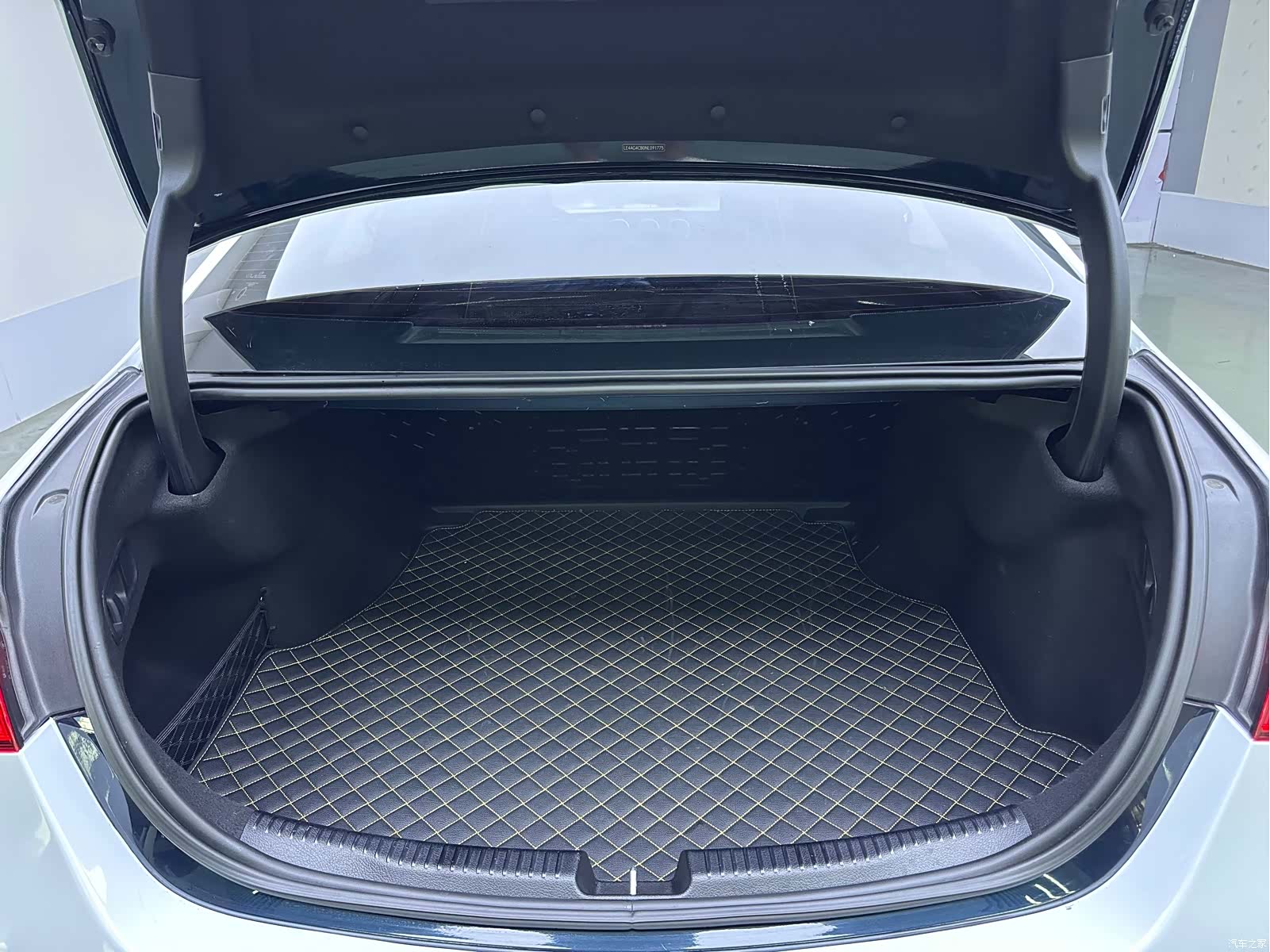 Mercedes-Benz C-Class, 2022 13