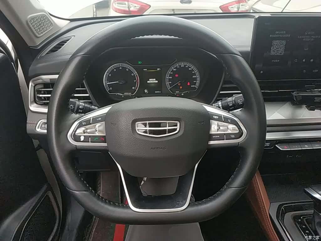 Geely X6, 2022 11