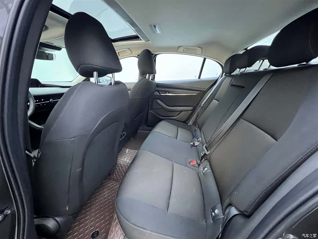 Mazda Mazda3, 2022 27