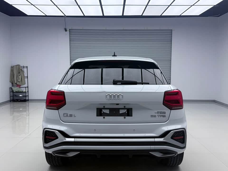 Audi Q2L
