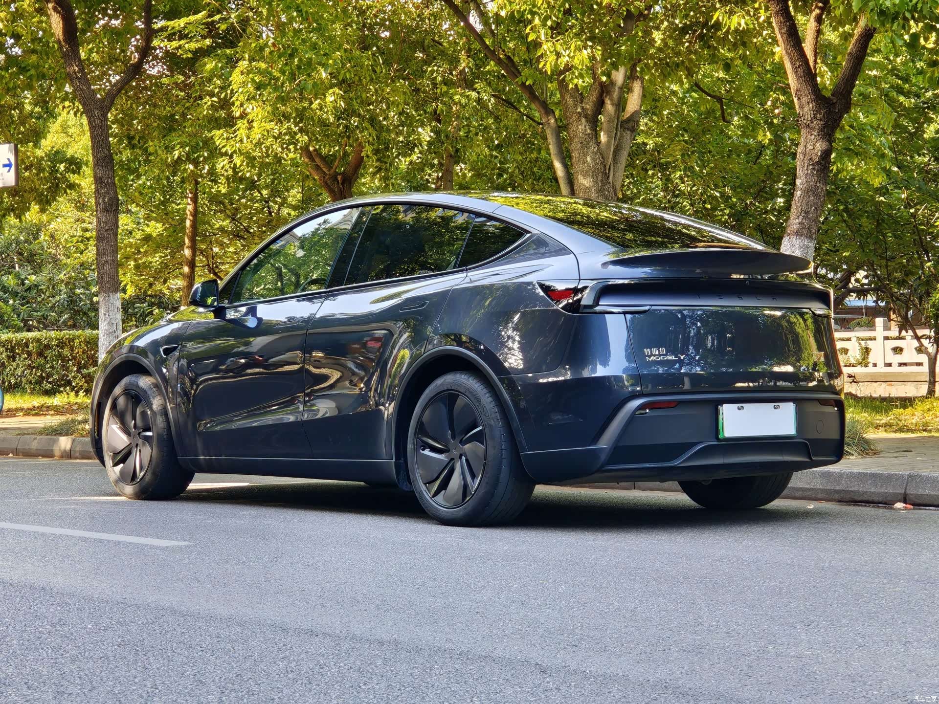 Tesla Model Y, 2025 16