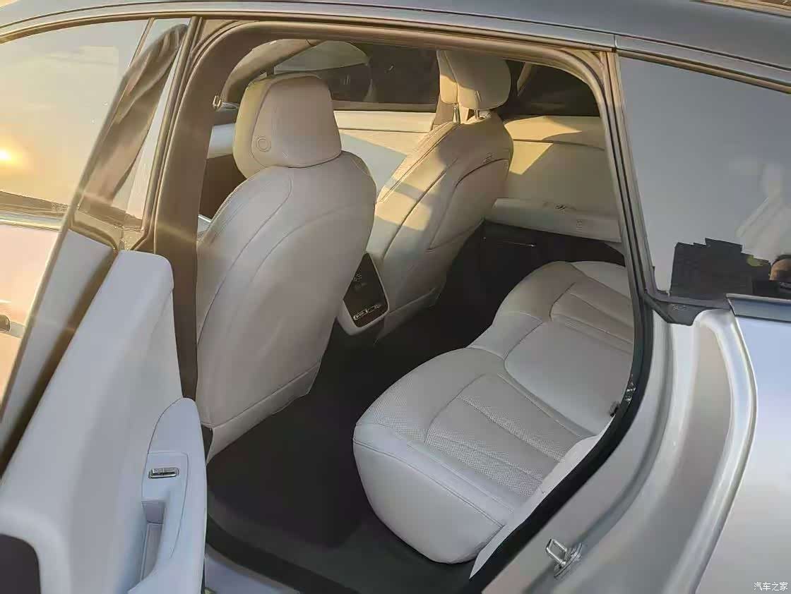 Xpeng P7, 2025 4