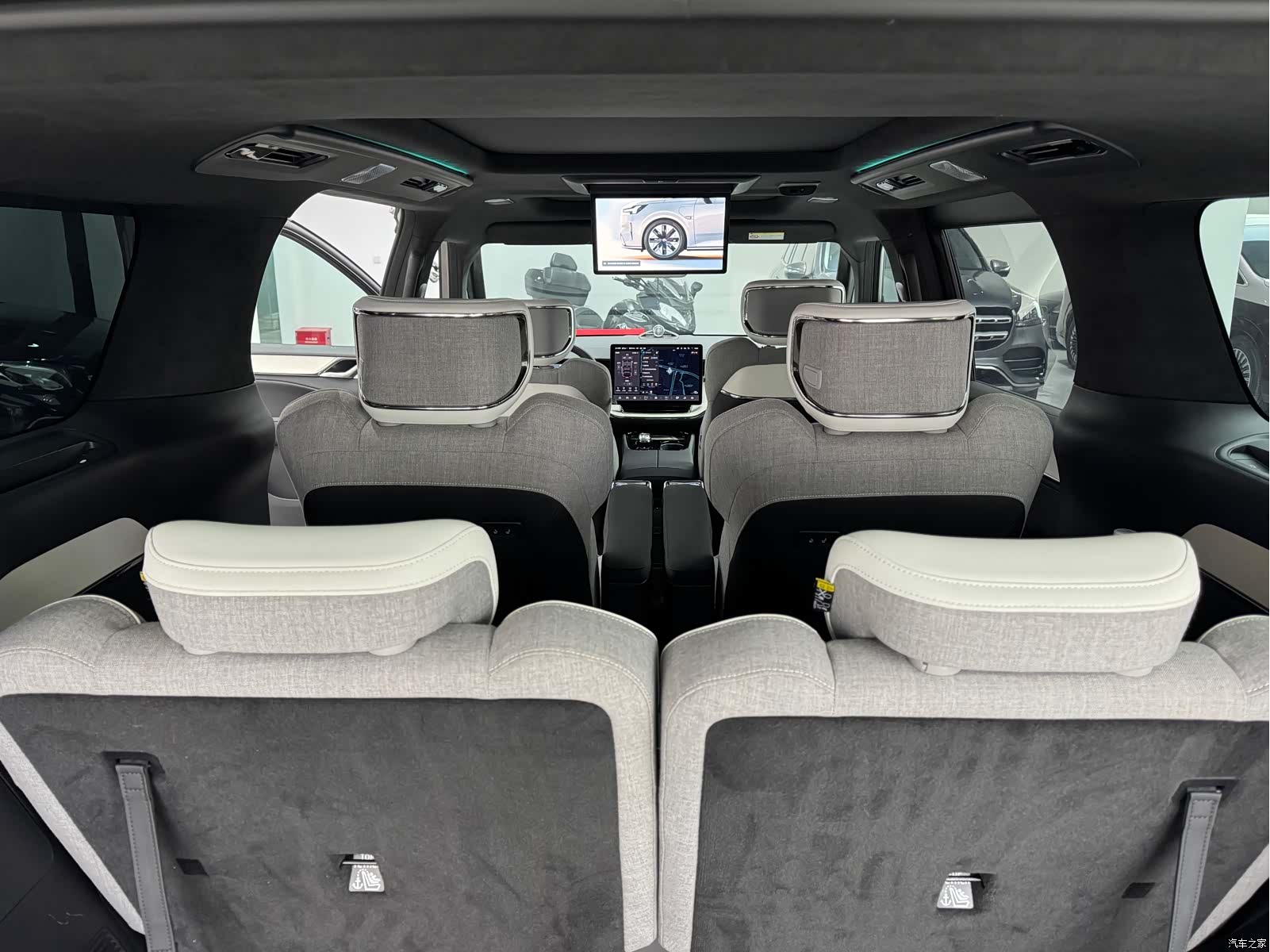 Volvo EM90, 2024 13